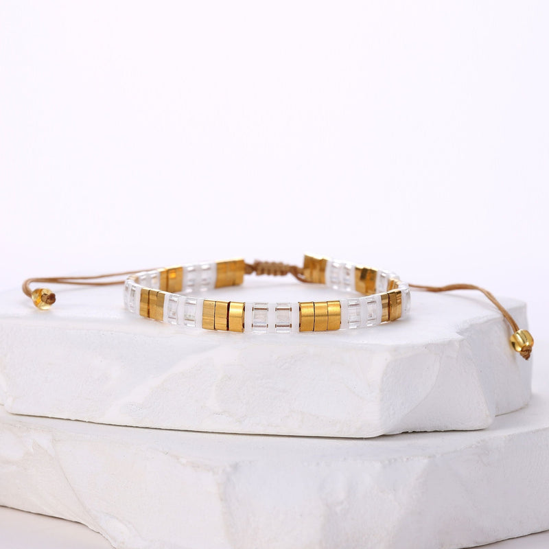 pulsera de cuentas dorada