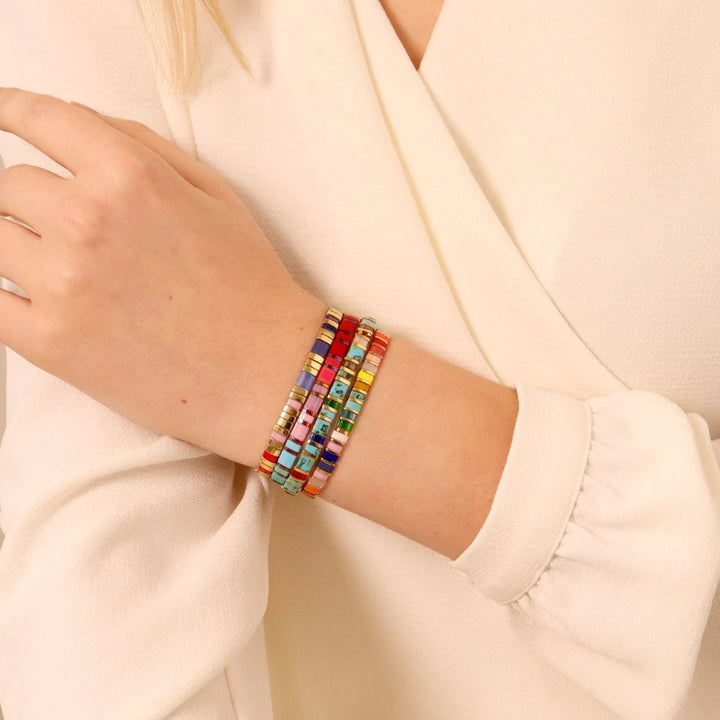 Rainbøw - bracelet en perles Miyuki porté au poignet