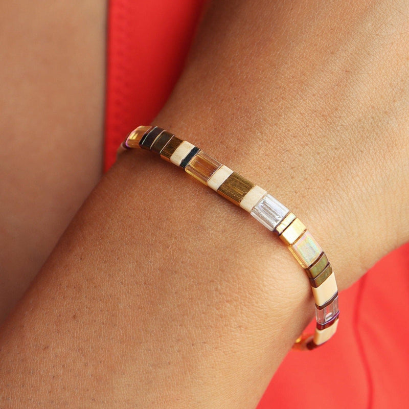 Lena - bracelet en perles Miyuki porté au poignet