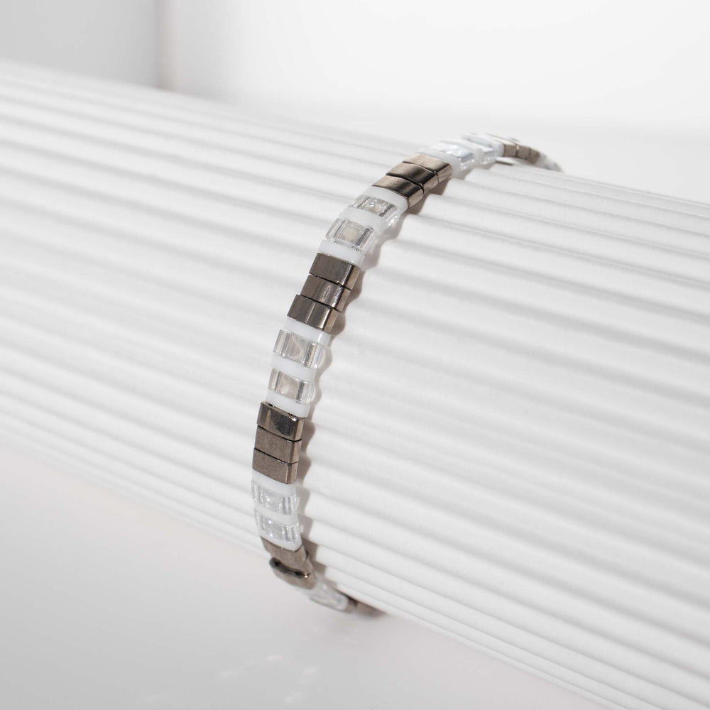 Silver - vue détaillée des perles Miyuki japonaises