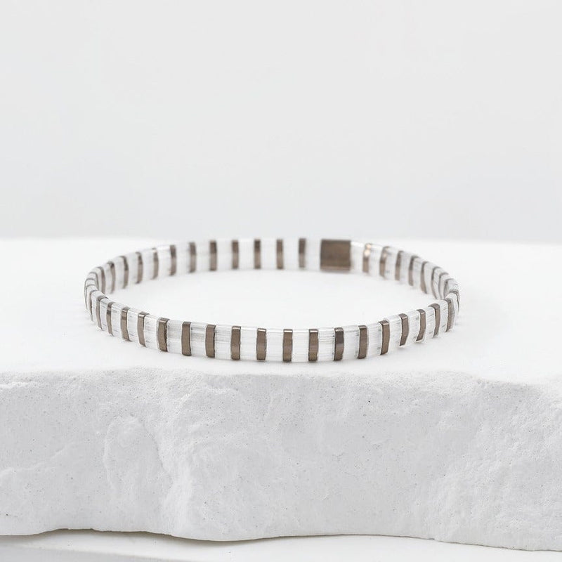 Parure Adela - bracelet en perles Miyuki porté au poignet